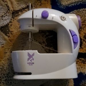 Mini sewing machine